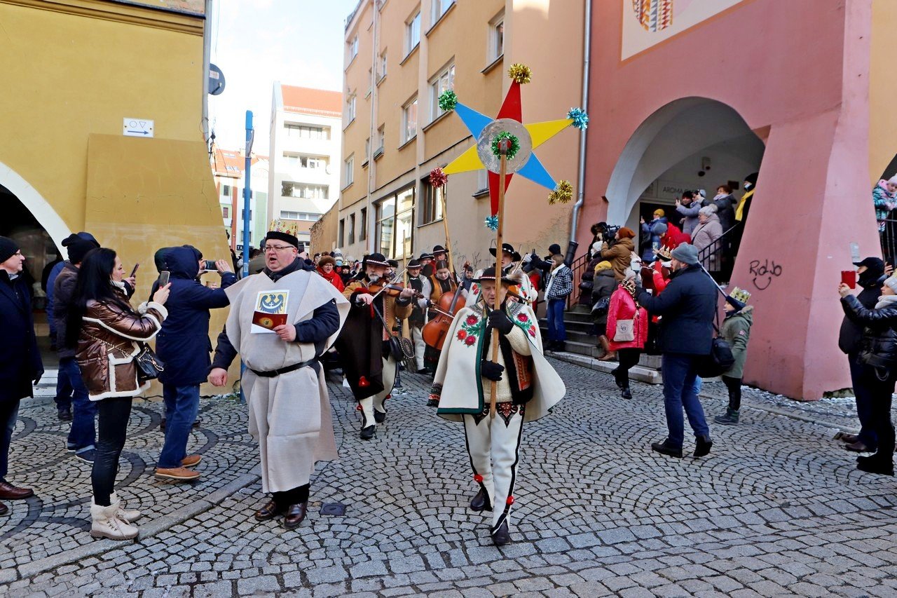orszak-przeszed-ulicami-jeleniej-gory-102334