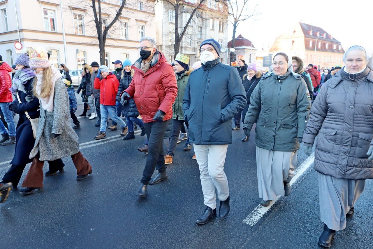 orszak-przeszed-ulicami-jeleniej-gory-102334