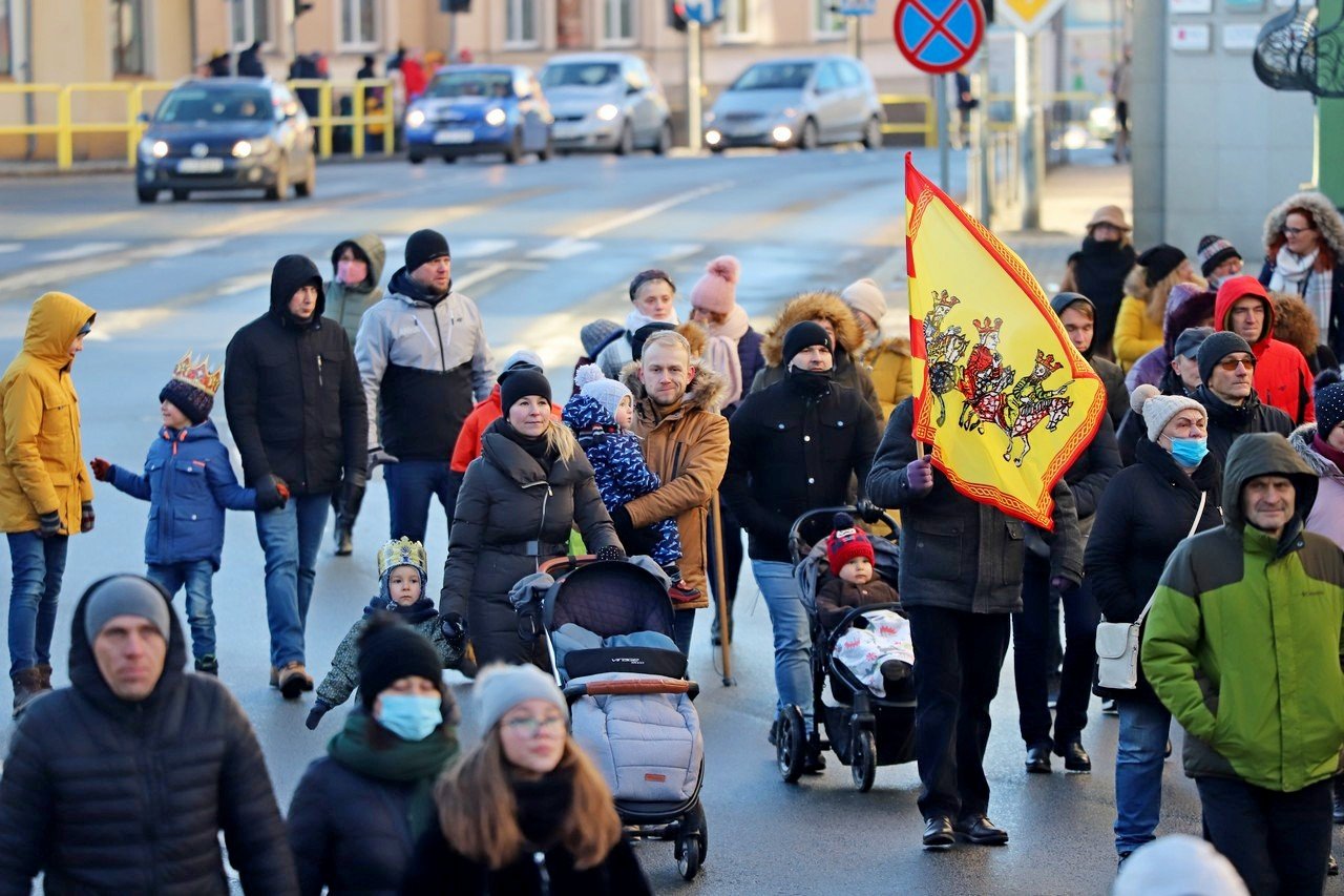 orszak-przeszed-ulicami-jeleniej-gory-102334
