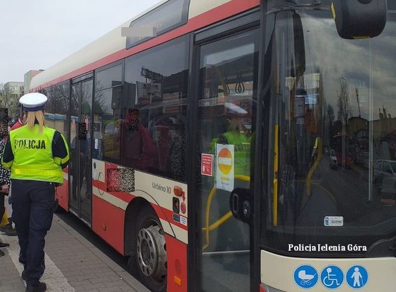 za-odpalenie-petardy-w-autobusie-mzk-do-sadu-102345