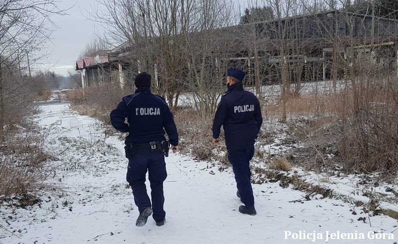 policjanci-ruszyli-na-pomoc-osobom-bezdomnym-102480