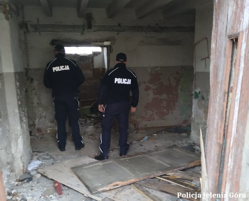 policjanci-ruszyli-na-pomoc-osobom-bezdomnym-102480