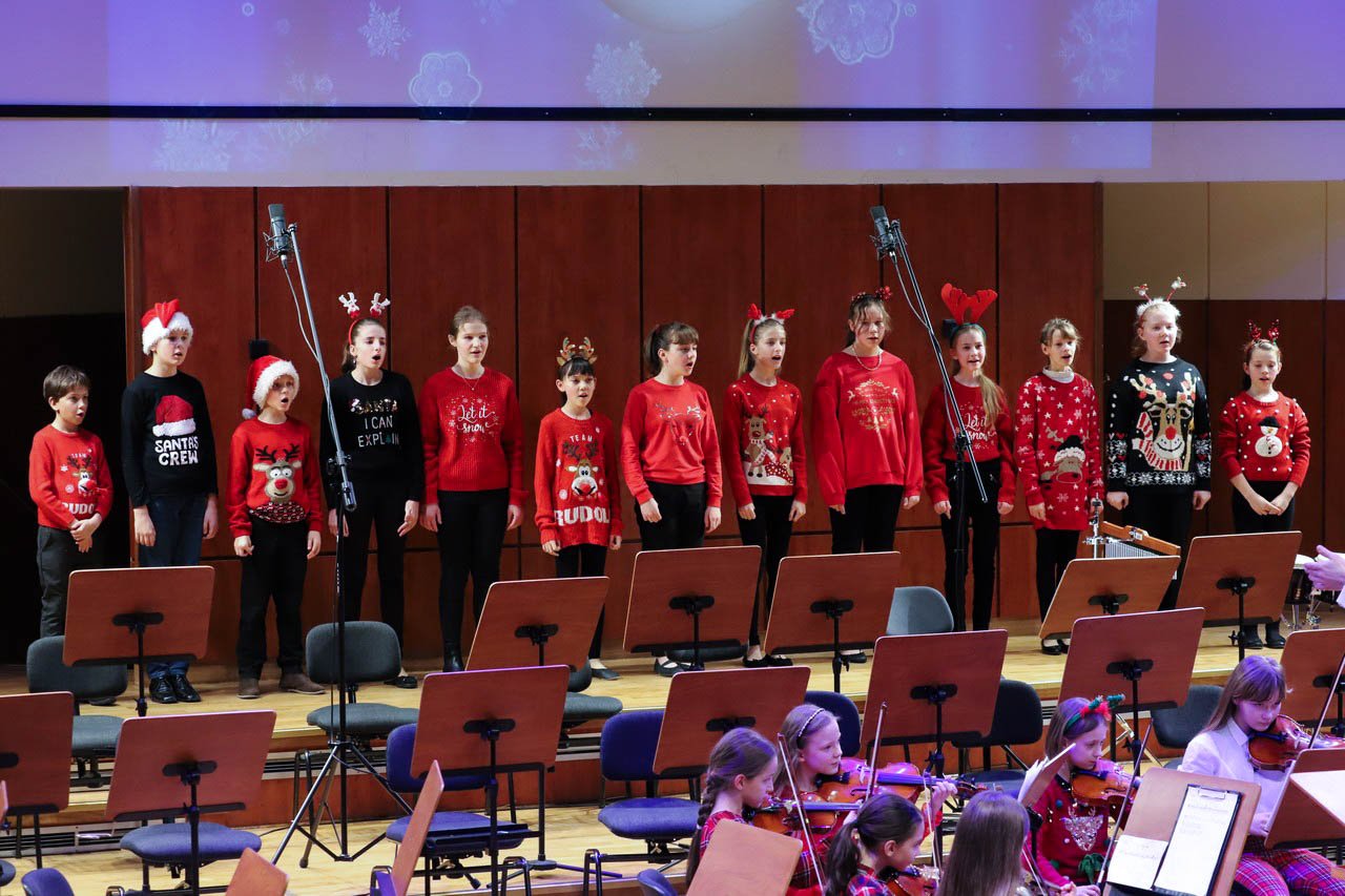swiateczny-koncert-uczniow-szkoy-muzycznej-102525