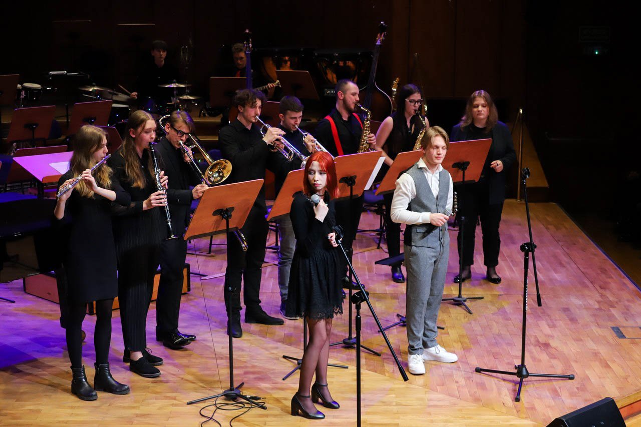 swiateczny-koncert-uczniow-szkoy-muzycznej-102525