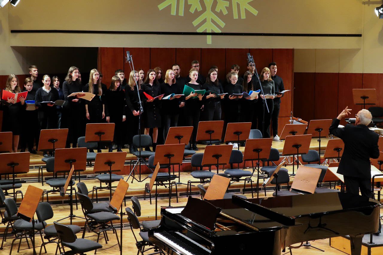 swiateczny-koncert-uczniow-szkoy-muzycznej-102525