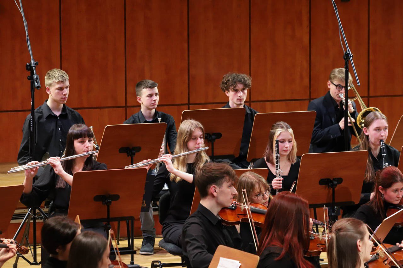 swiateczny-koncert-uczniow-szkoy-muzycznej-102525