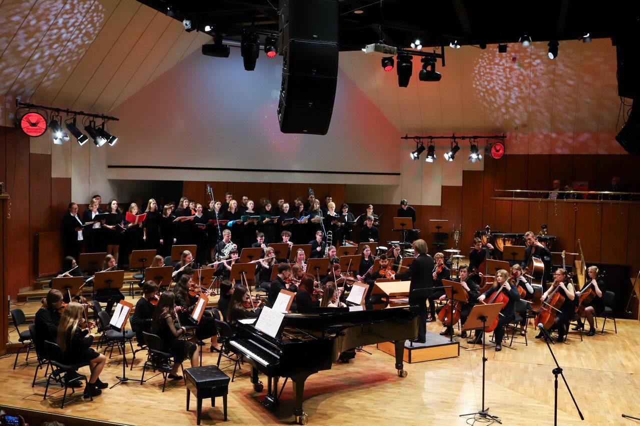 swiateczny-koncert-uczniow-szkoy-muzycznej-102525