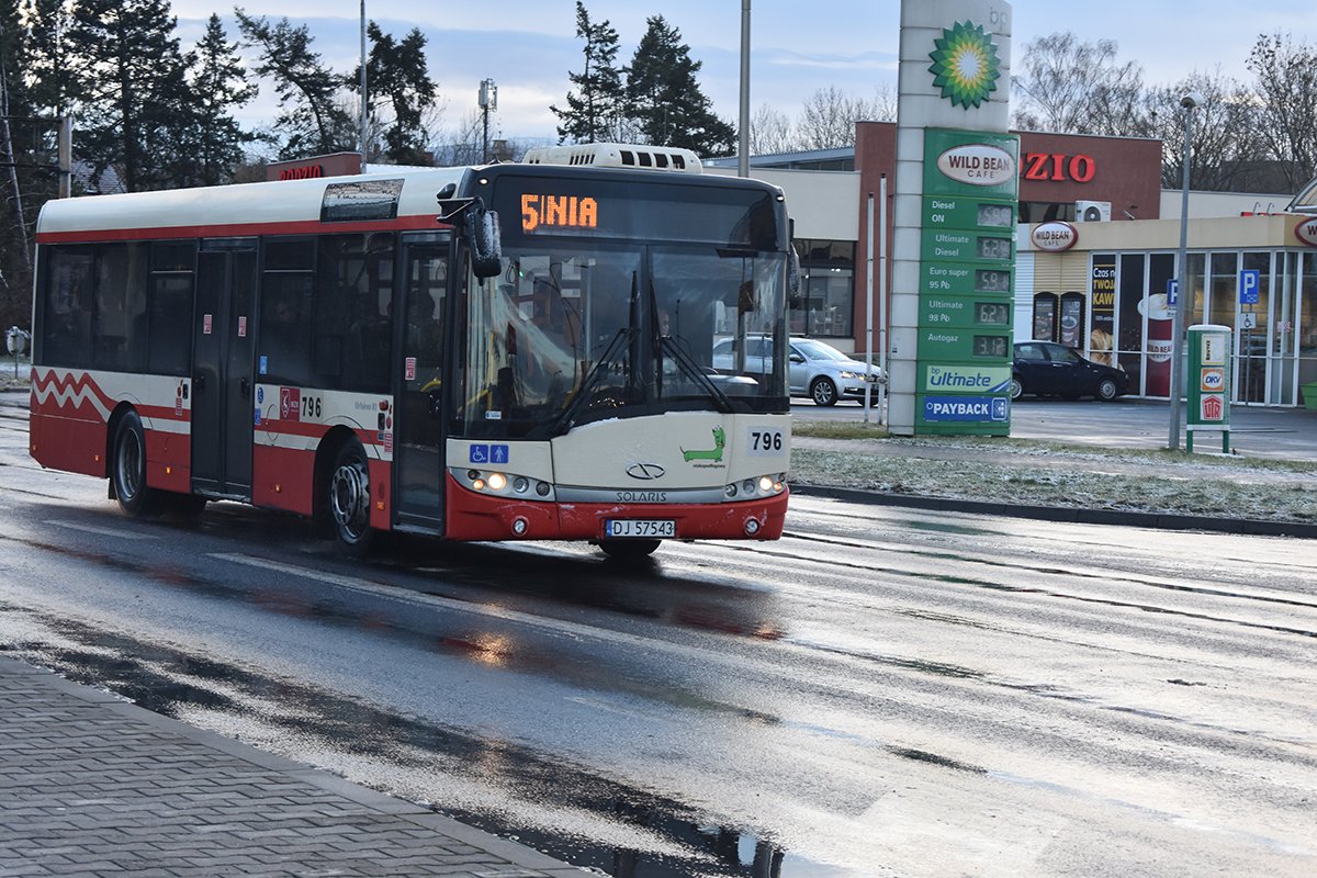 czytelnik-jezdza-brudasy-102584