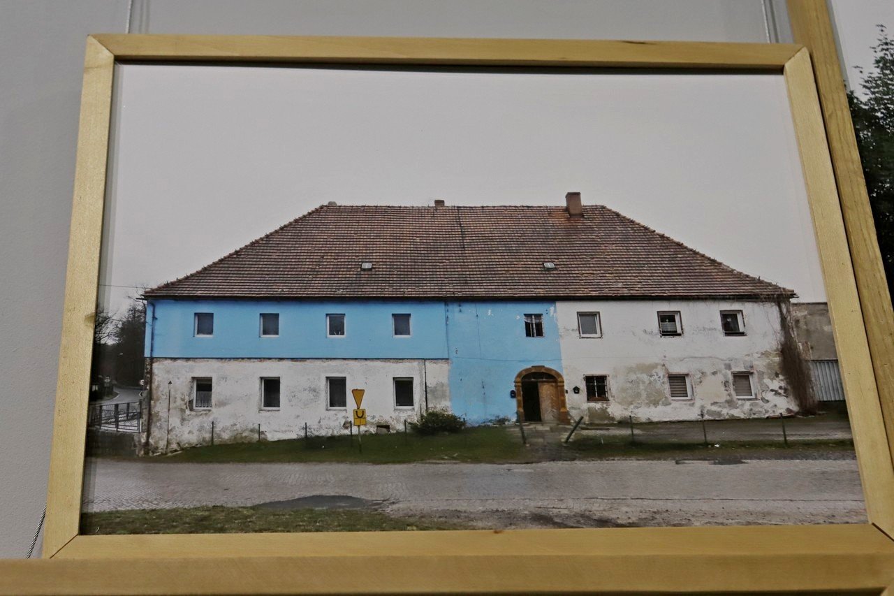 nieswojosc-w-galerii-korytarz-102592