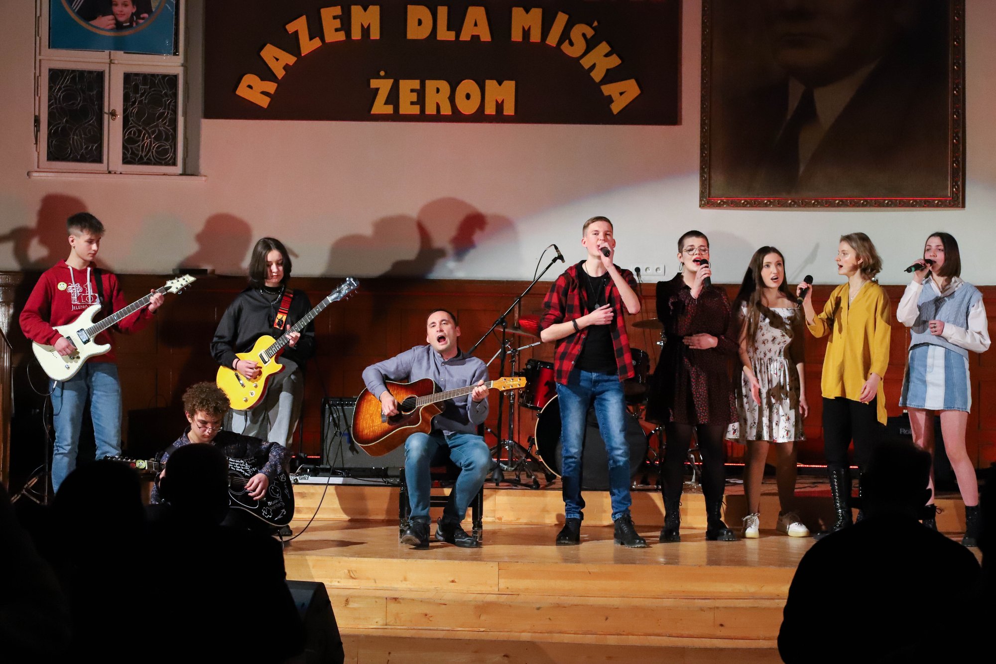 wspaniay-koncert-w-zeromie-dla-miska-102660