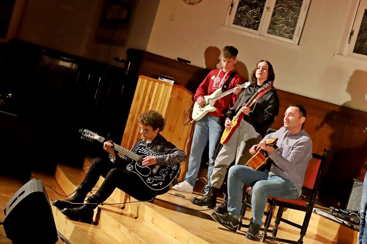 wspaniay-koncert-w-zeromie-dla-miska-102660