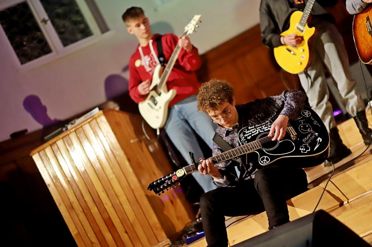 wspaniay-koncert-w-zeromie-dla-miska-102660