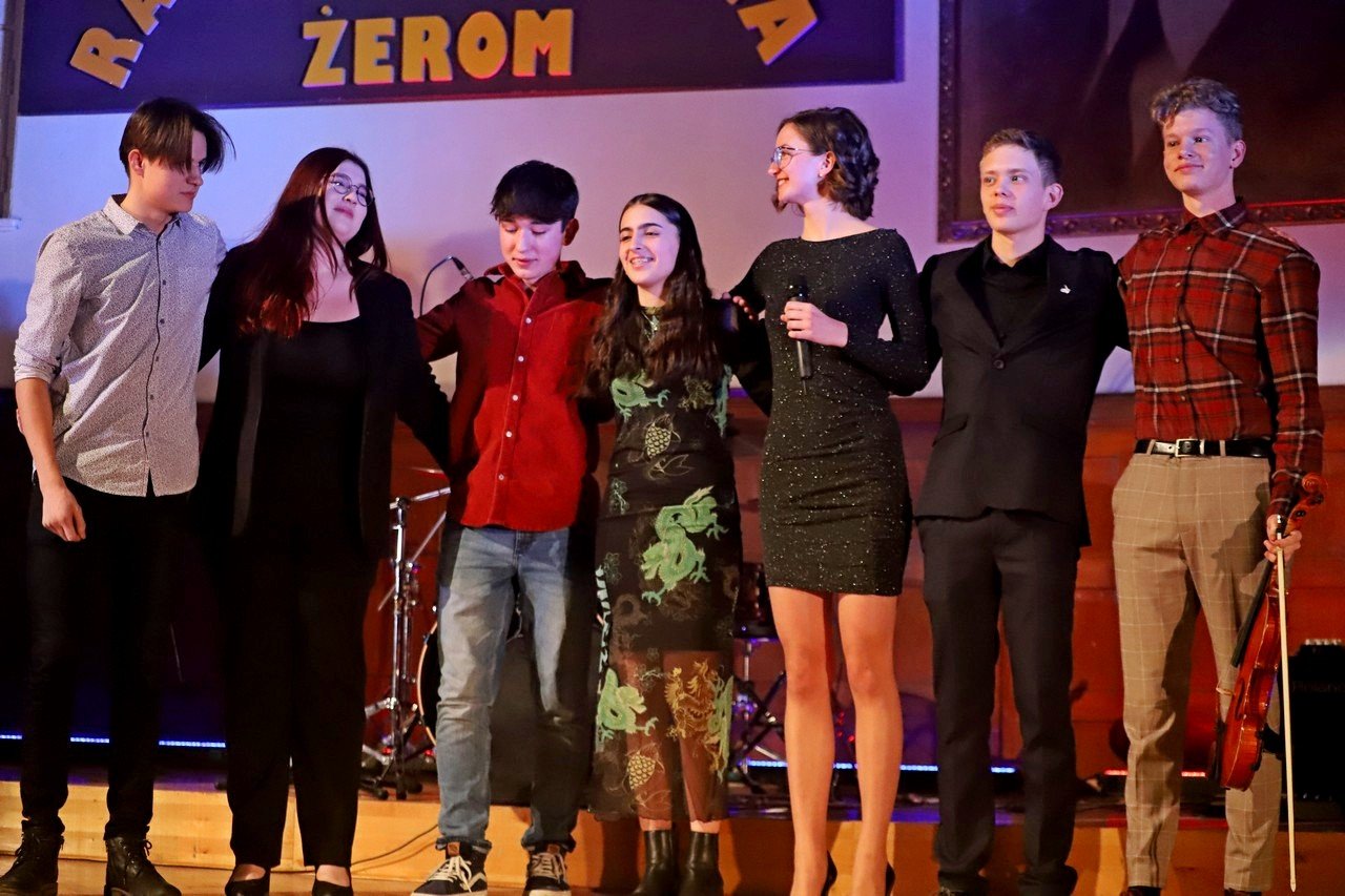 wspaniay-koncert-w-zeromie-dla-miska-102660