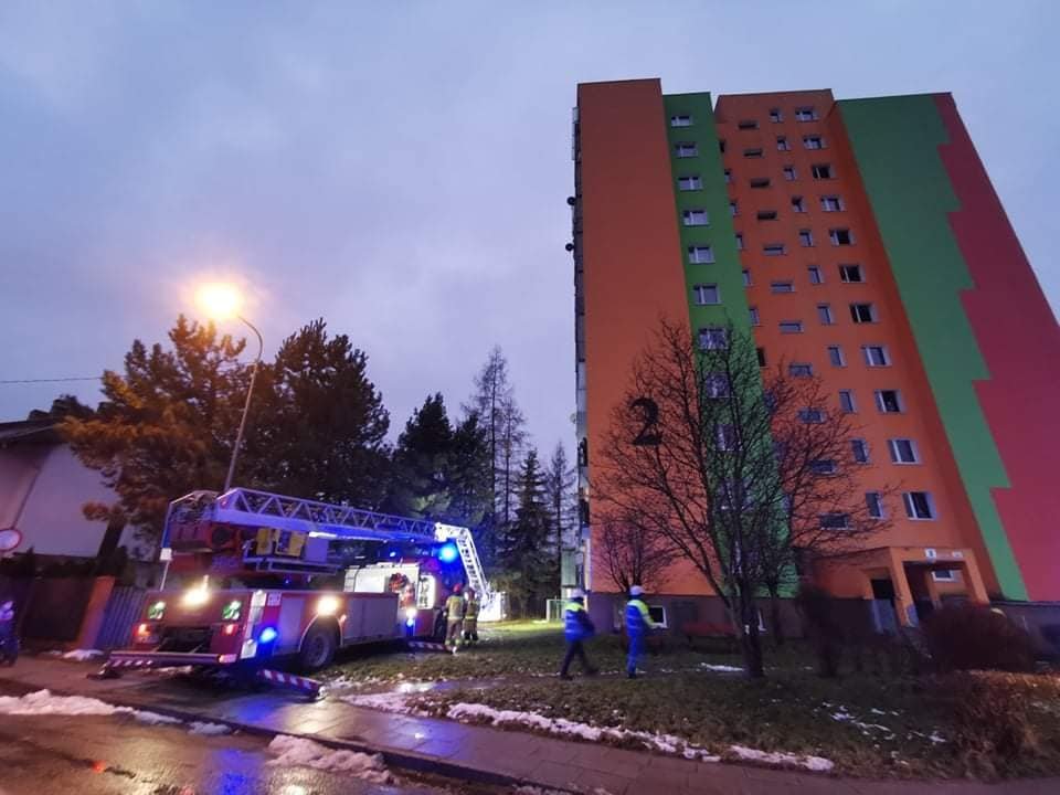 pozar-skrzynek-elektrycznych-w-wiezowcu-102716
