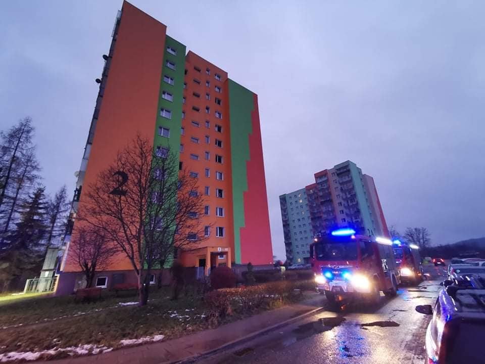 pozar-skrzynek-elektrycznych-w-wiezowcu-102716