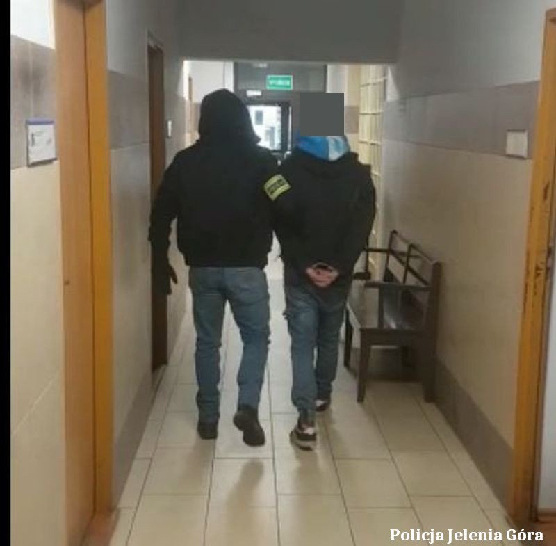 kotnia-o-miejsce-parkingowe-z-finaem-w-policyjnym-areszcie-102785