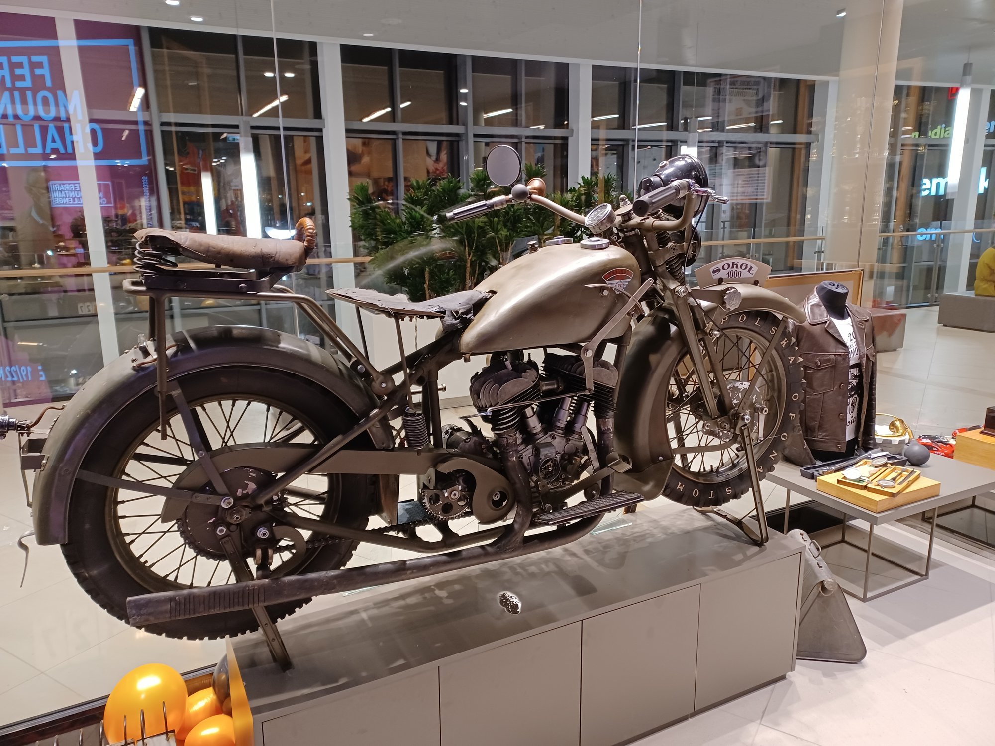 100-lat-motoryzacji-w-galerii-nowy-rynek-102949