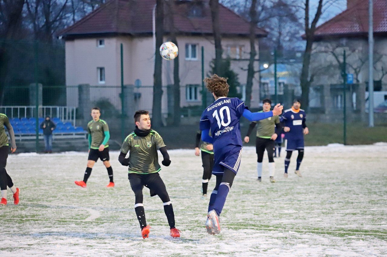 budowlani-po-przerwie-przycisneli-103064