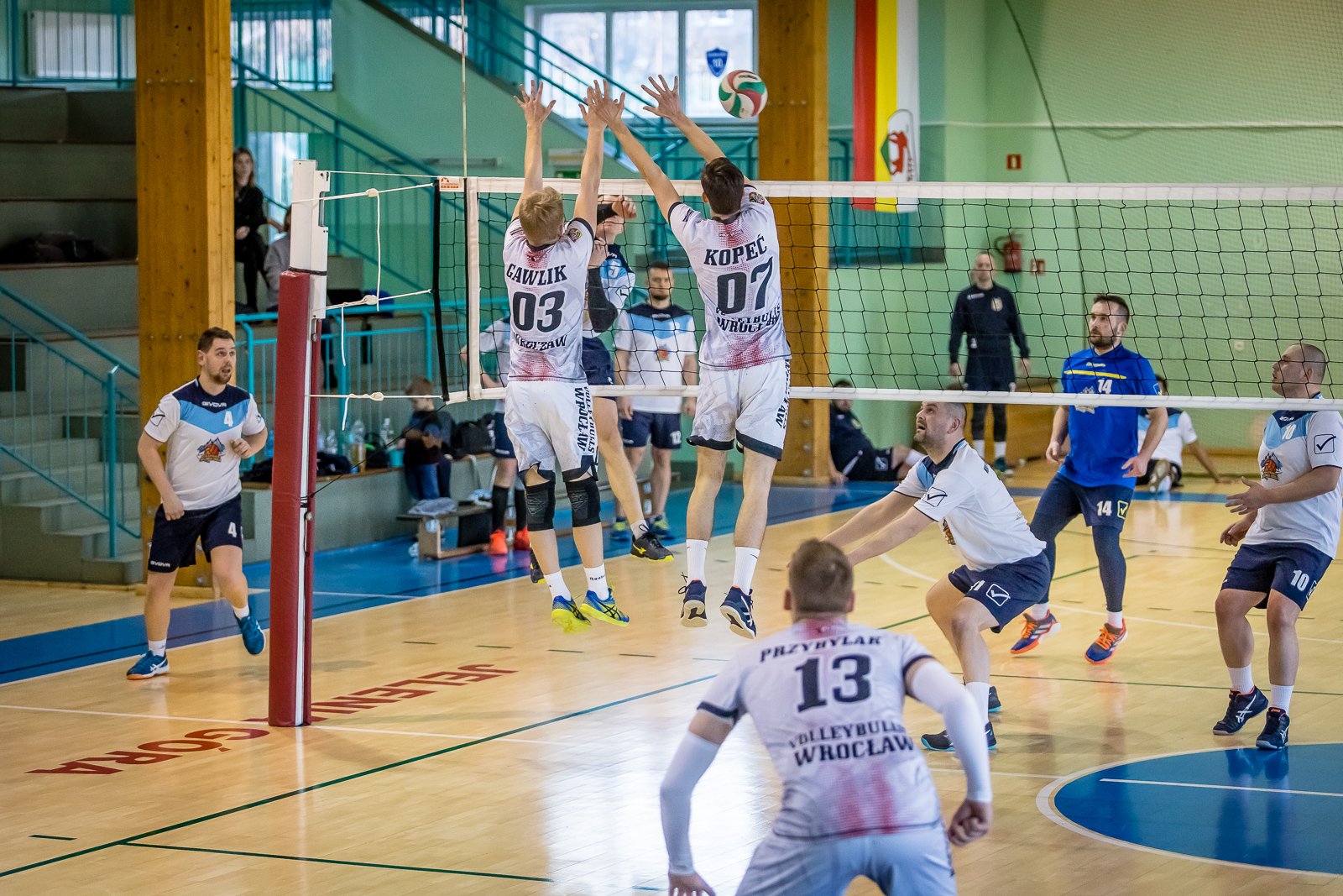 jeleniogorzanie-zdecydowanym-liderem-103373