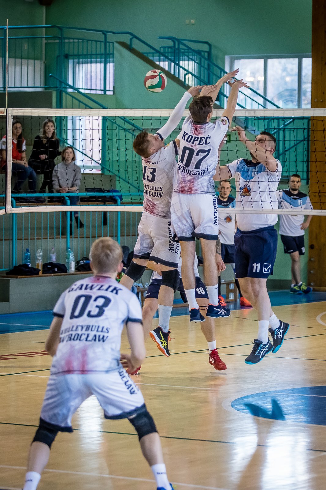 jeleniogorzanie-zdecydowanym-liderem-103373