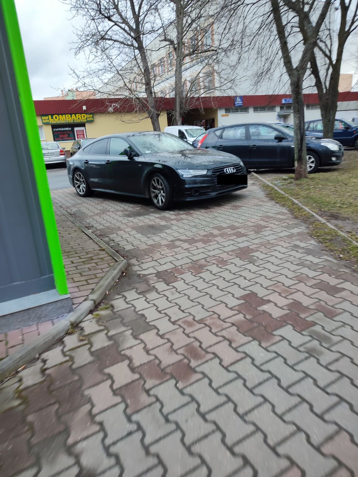 zastawiony-chodnik-103637