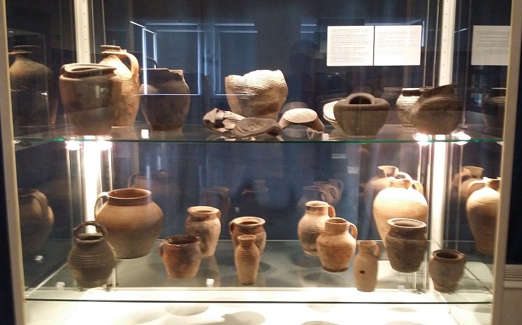 sredniowiecze-na-kaflach-w-muzeum-karkonoskim-103688