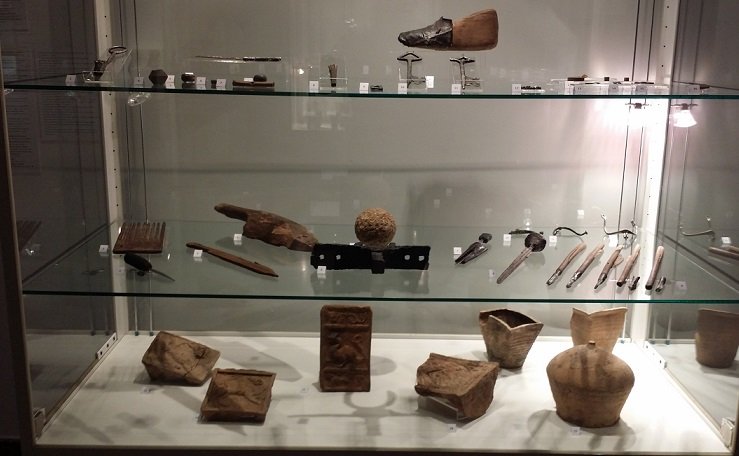 sredniowiecze-na-kaflach-w-muzeum-karkonoskim-103688