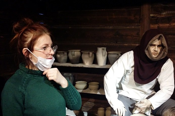 sredniowiecze-na-kaflach-w-muzeum-karkonoskim-103688