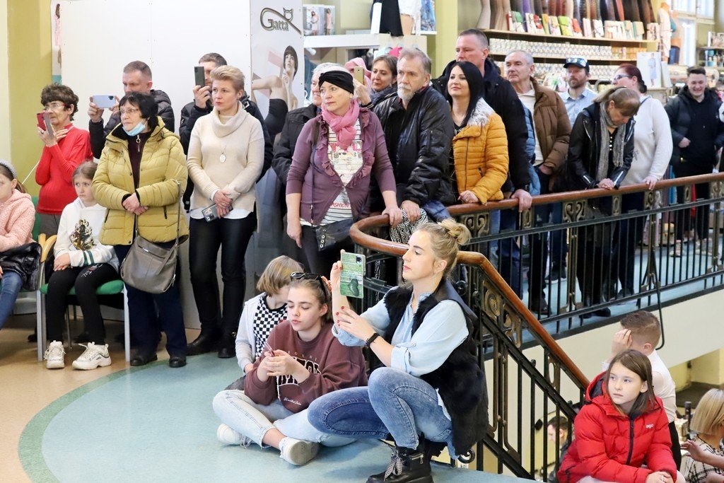 muzycznie-i-tanecznie-w-galerii-karkonoskiej-103864