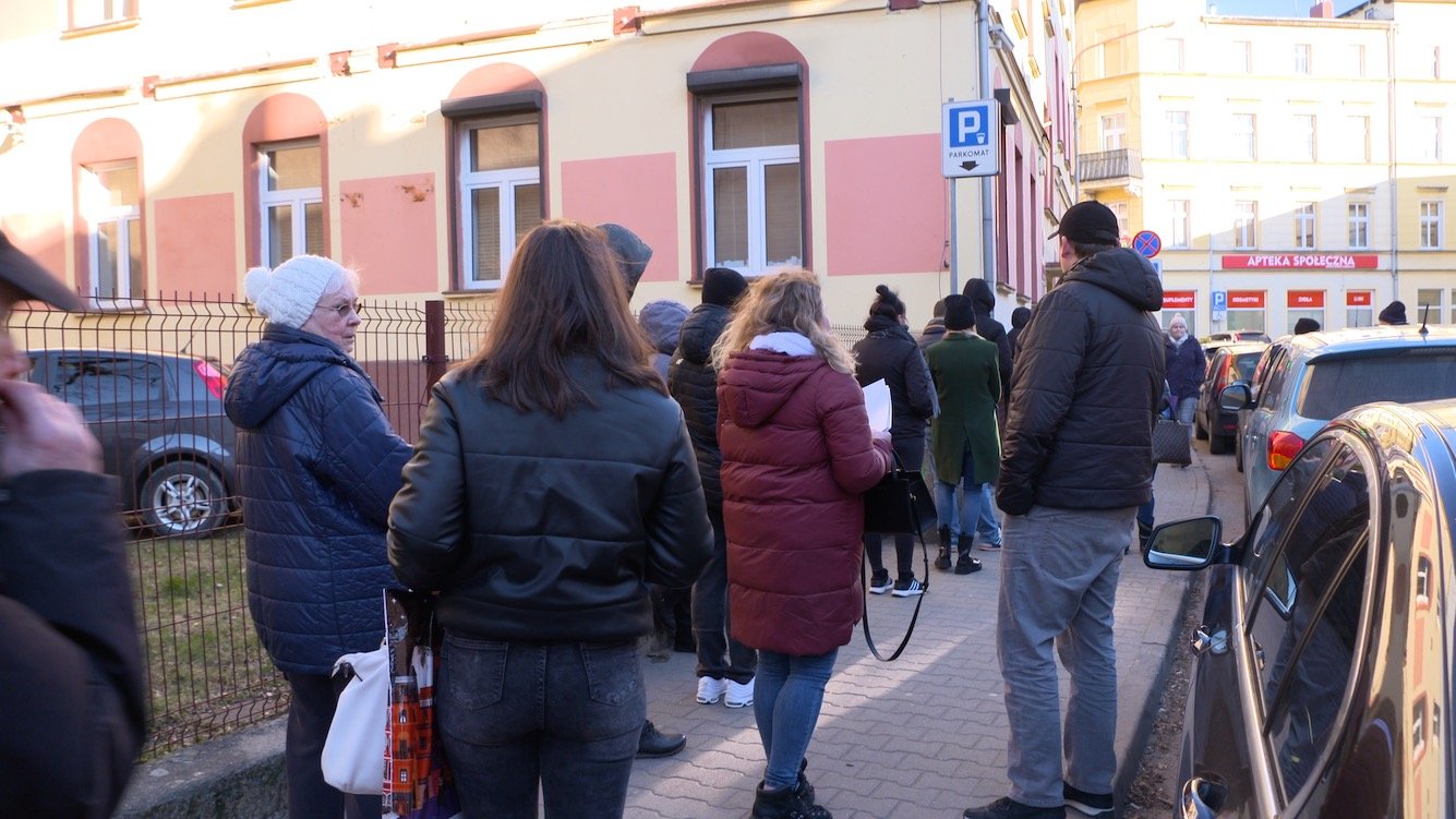 duga-kolejka-do-paszportu-103950
