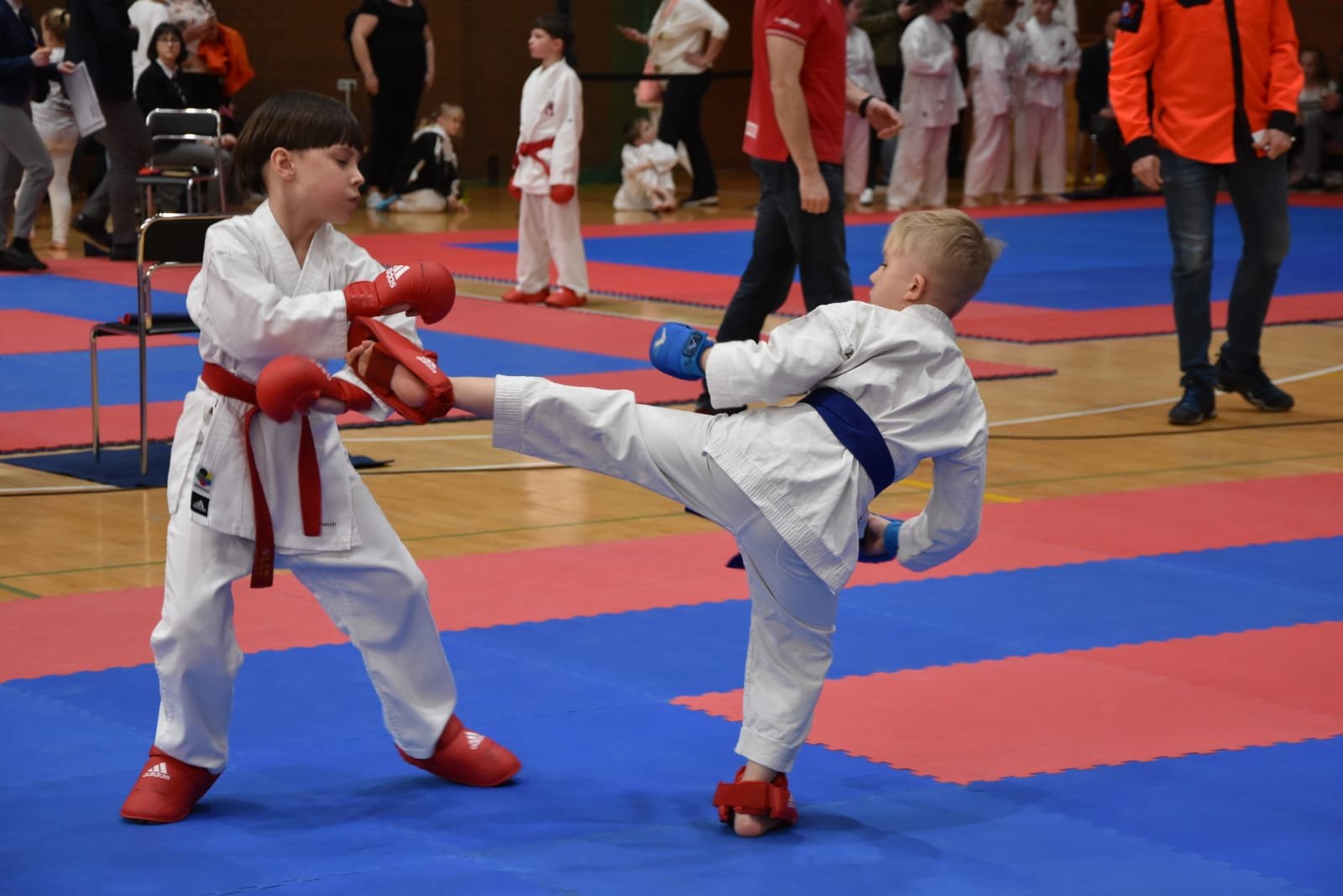 siegneli-po-10-medali-podczas-turnieju-karate-wkf-104129
