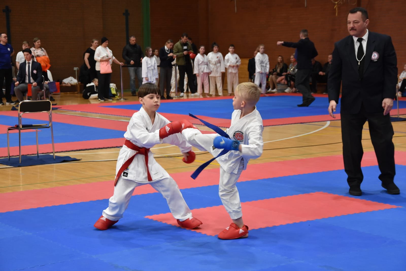 siegneli-po-10-medali-podczas-turnieju-karate-wkf-104129