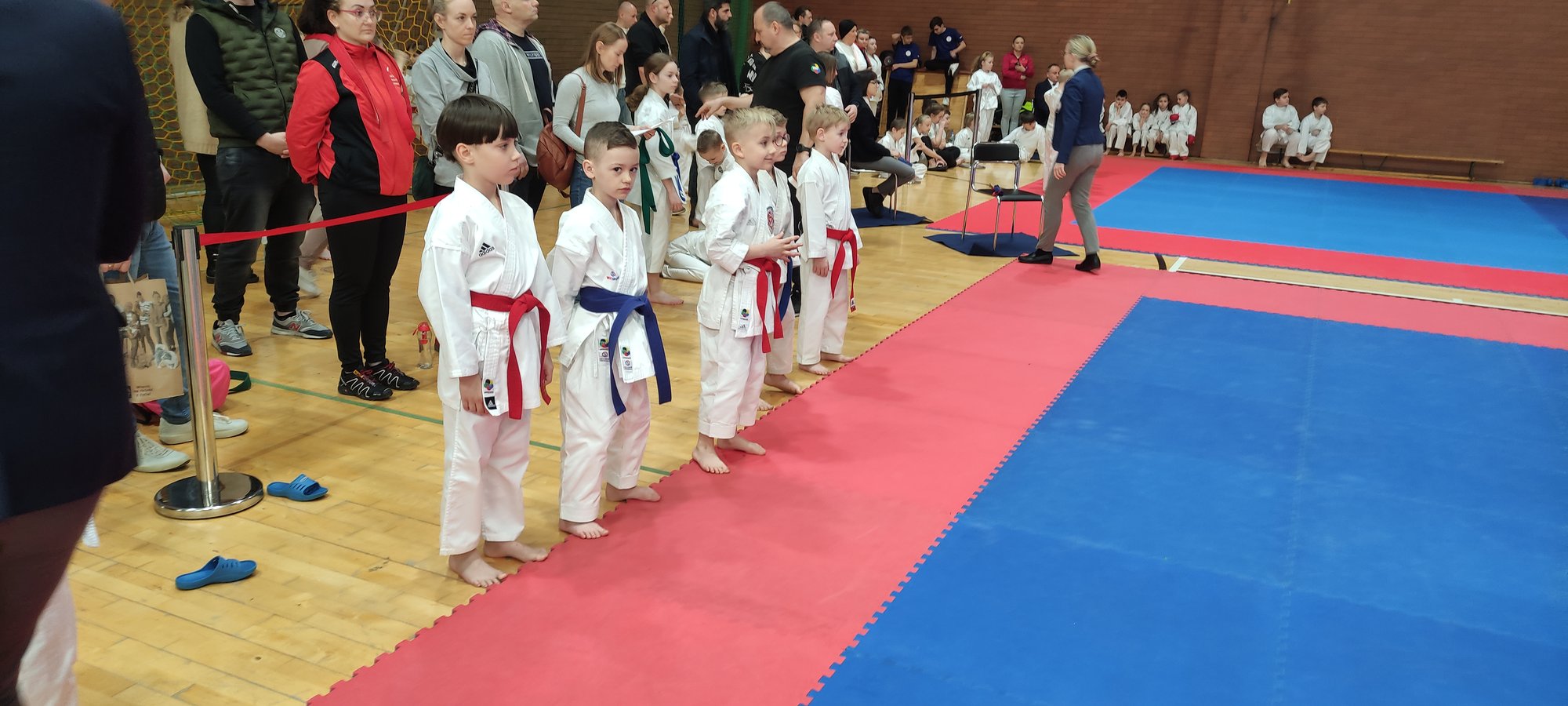 siegneli-po-10-medali-podczas-turnieju-karate-wkf-104129