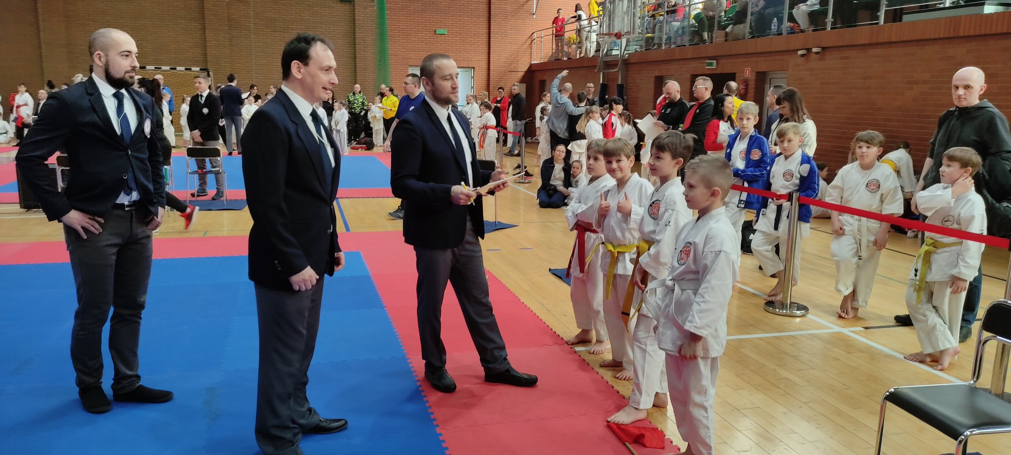 siegneli-po-10-medali-podczas-turnieju-karate-wkf-104129