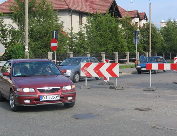 Mieszkańcy Zabobrza III muszą uzbroić się w cierpliwość.