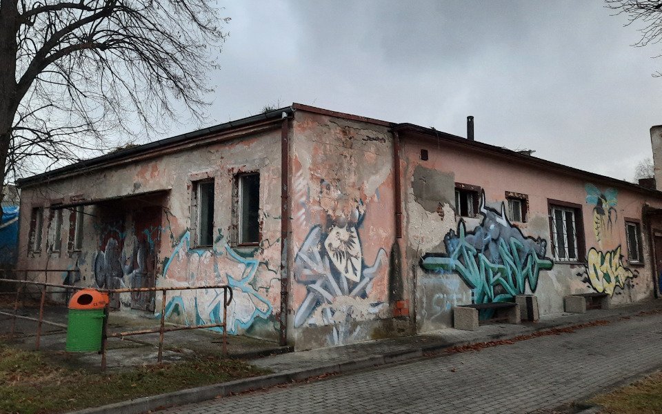 siedziba-amazonek-potrzebuje-remontu-104293