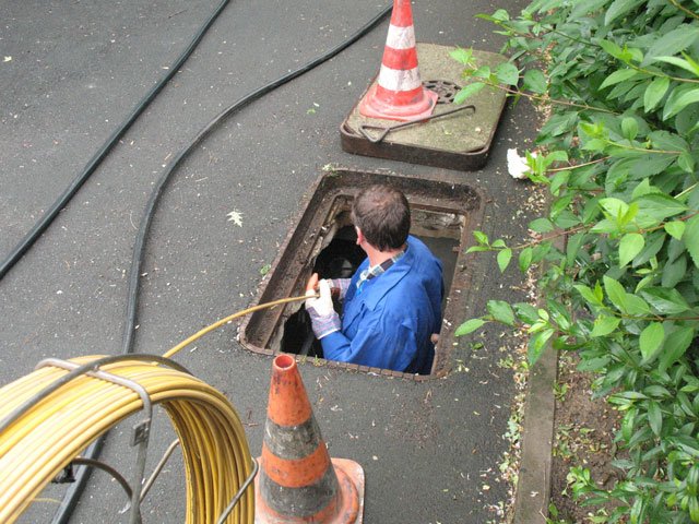 Uszkodzony, przecięty kabel został naprawiony dopiero po trzech dniach.