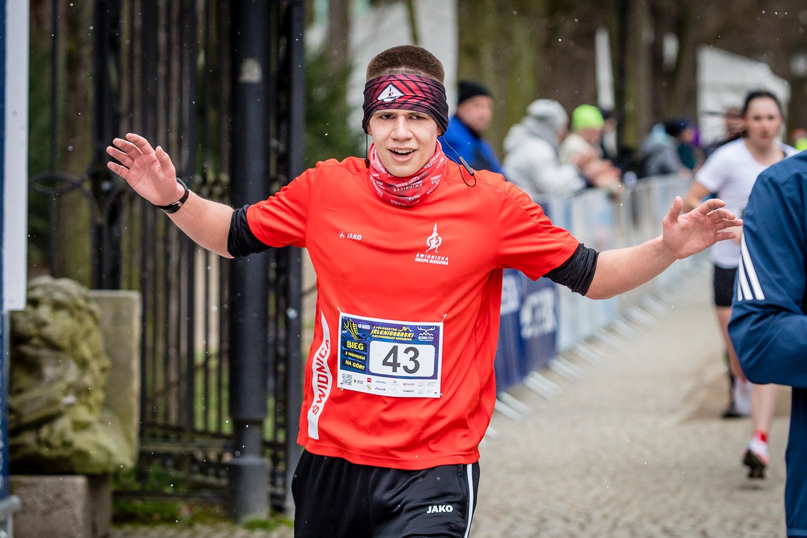 zwyciezcy-jubileuszowego-biegu-104697