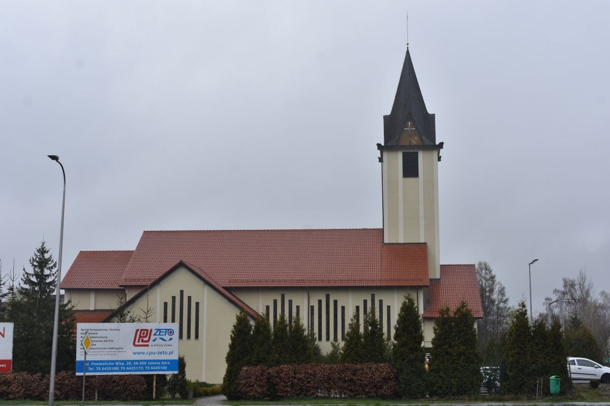 uliczne-nabozenstwo-przeniesione-do-koscioa-104792