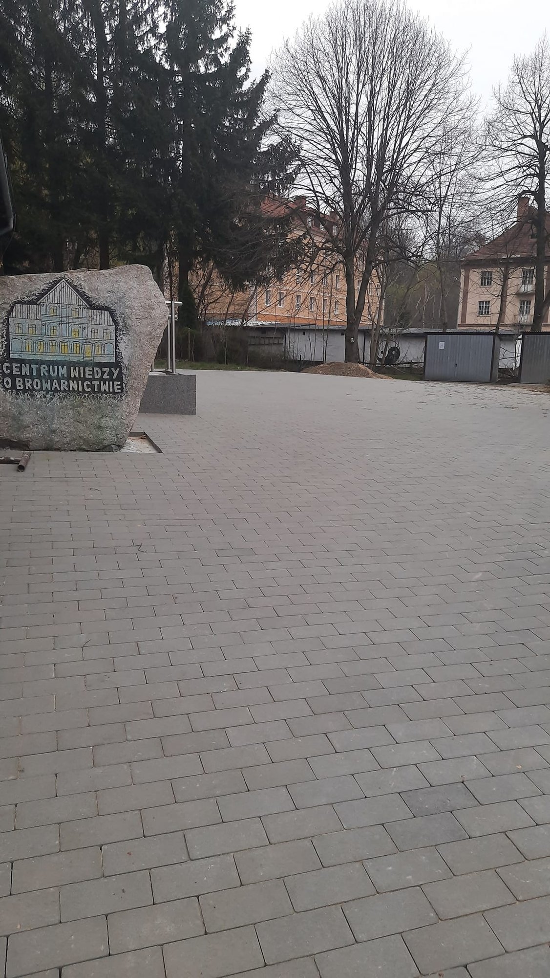 jest-plac-z-parkingiem-104851