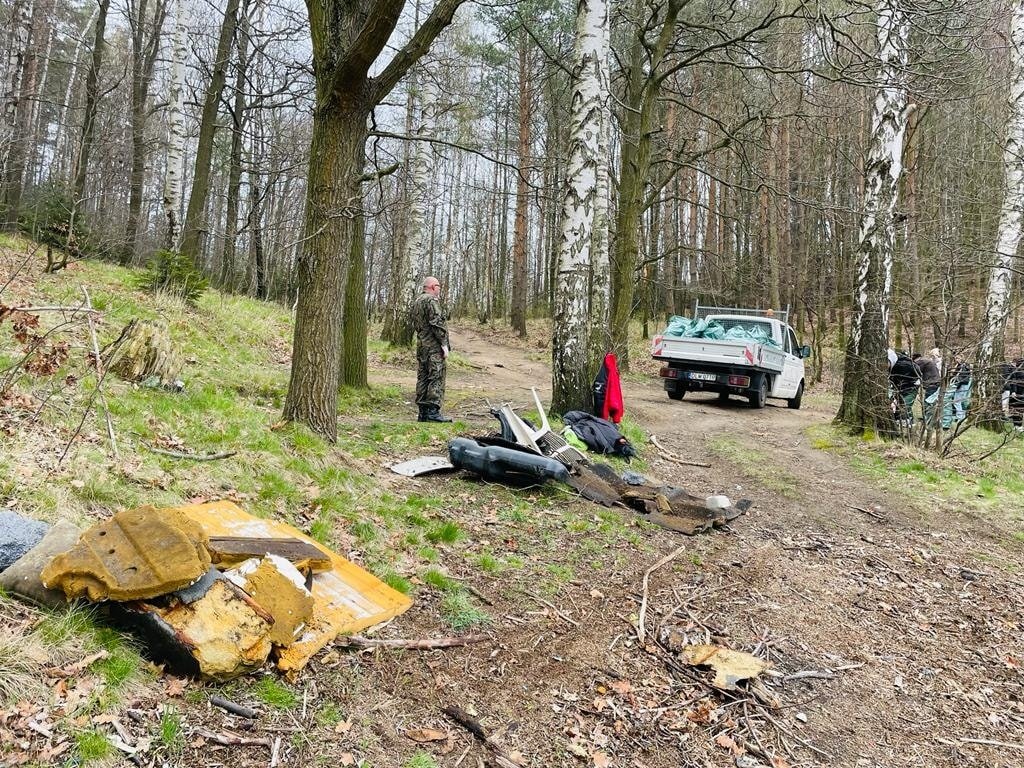 sprzatanie-brzegow-jeziora-zotnickiego-105021