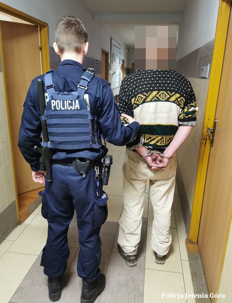 pobi-ojca-zdemolowa-mieszkanie-105109