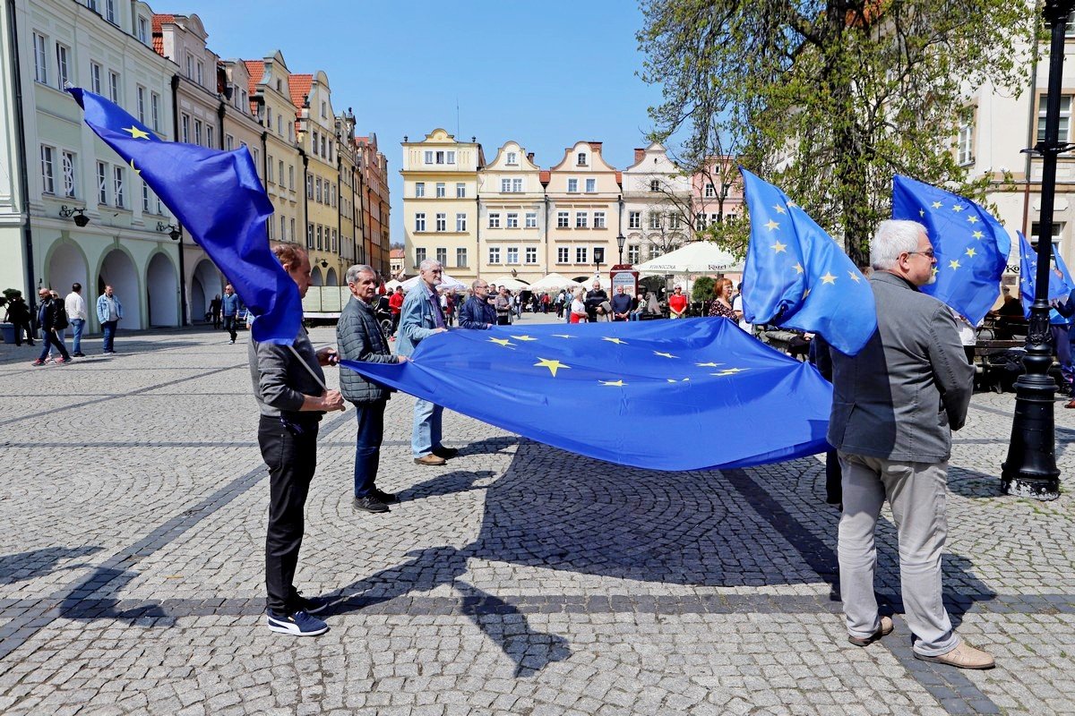 penoletnosc-polski-w-ue-105291