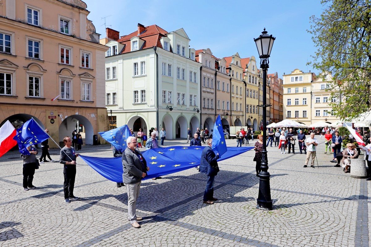 penoletnosc-polski-w-ue-105291