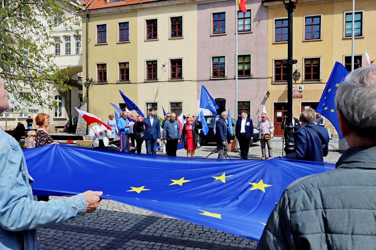 penoletnosc-polski-w-ue-105291