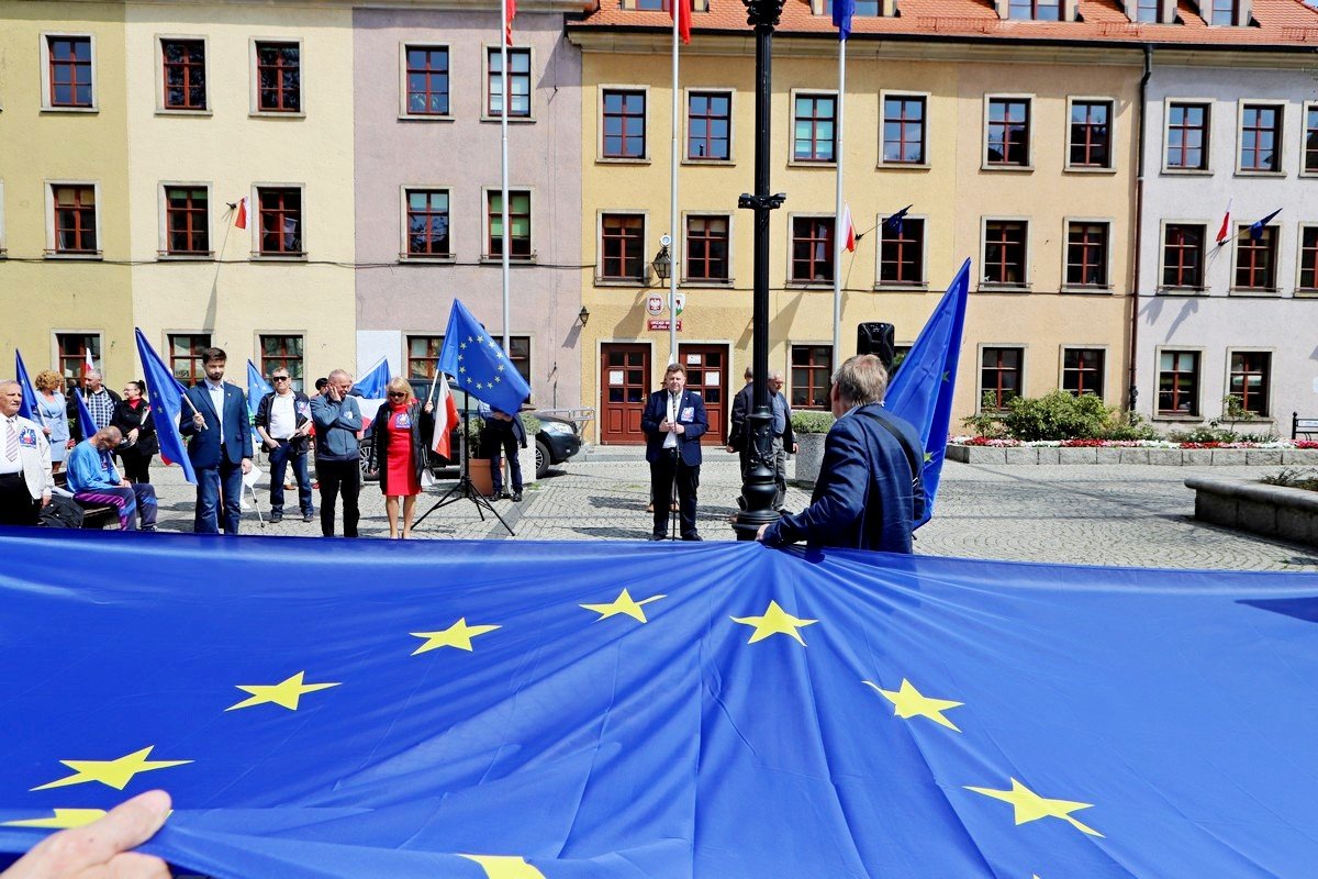 penoletnosc-polski-w-ue-105291