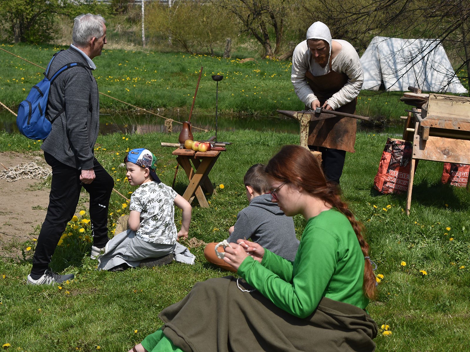 sredniowieczna-majowka-pod-wieza-w-siedlecinie-105309