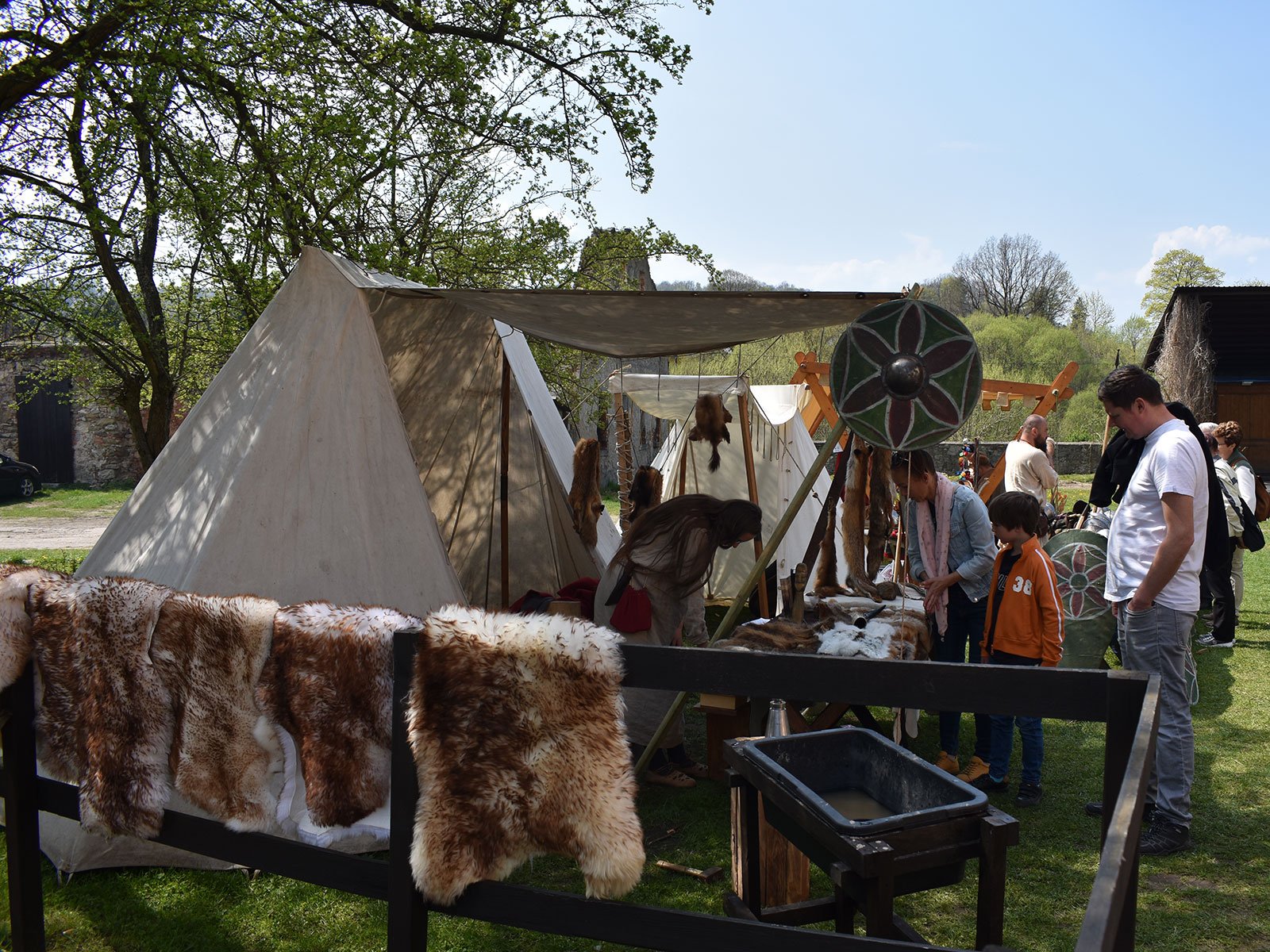 sredniowieczna-majowka-pod-wieza-w-siedlecinie-105309