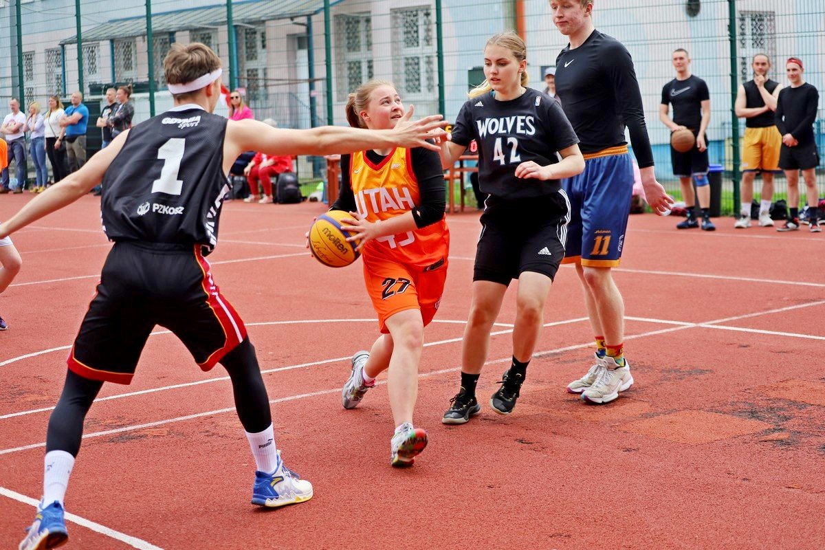koszykowka-3x3-na-boisku-sp-13-105318
