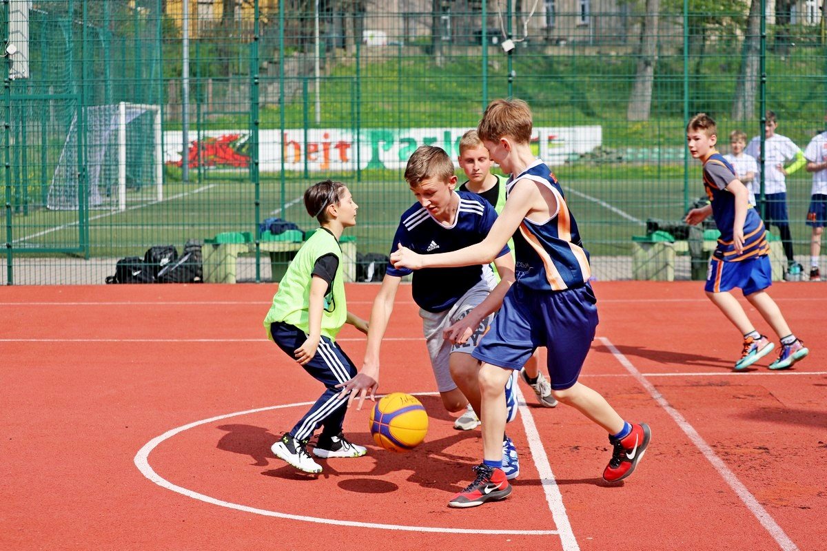 koszykowka-3x3-na-boisku-sp-13-105318